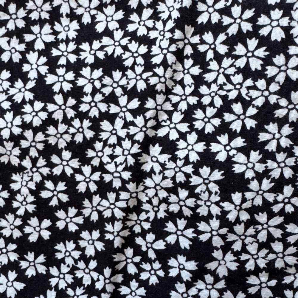 Casual Corner Black and White Floral A-line Skirt. Size 12 - Picture 9 of 10